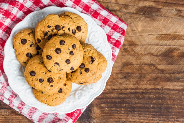 Keto Chocolate Chip Cookies