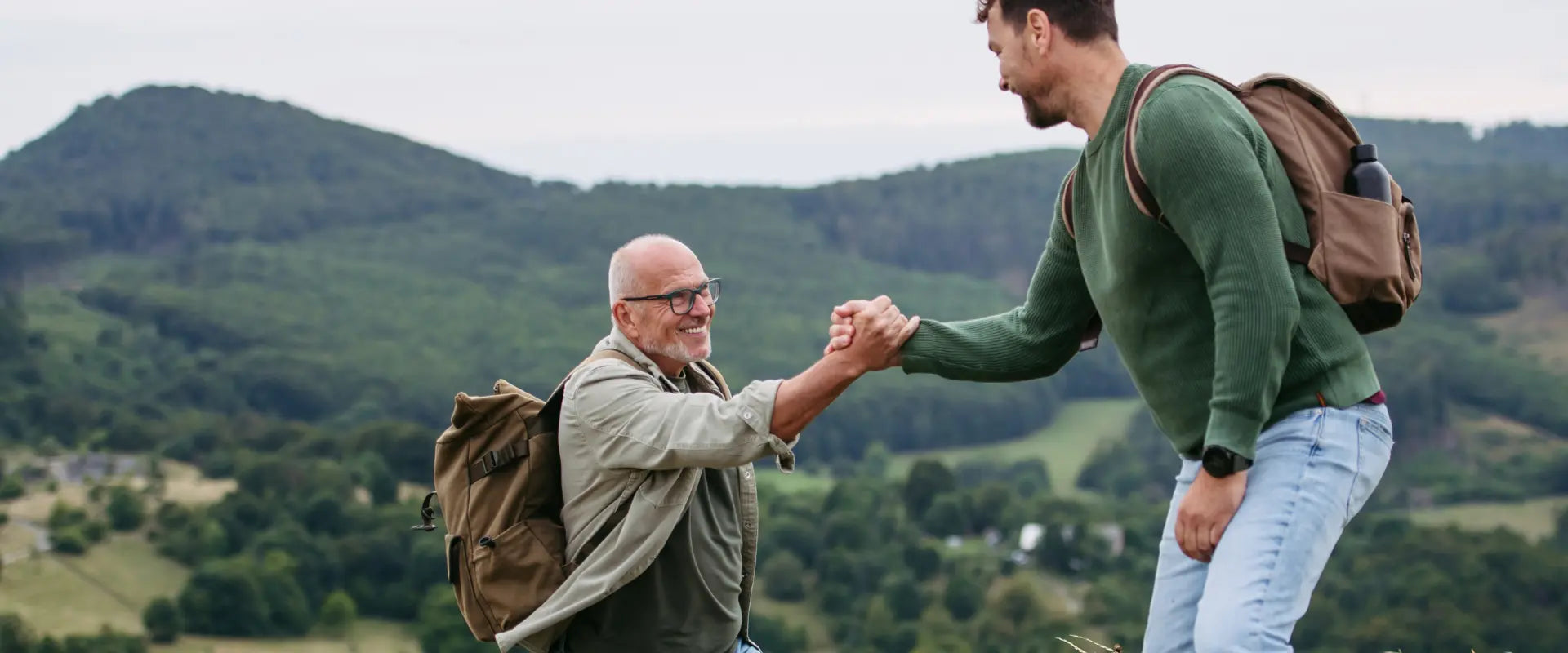 Men hiking outdoors - living healthy with blood glucose and ketone testing